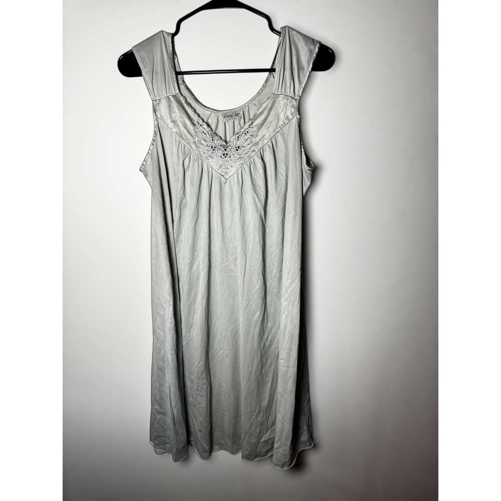 Vanity Fair Nightgown Women's Size Medium Gray Sleeveless‎ Embroidered V-Neck